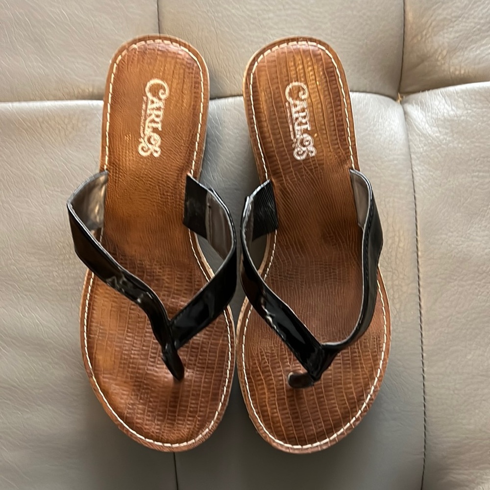 Woman’s sandals by Carlos Santa in very good condition.